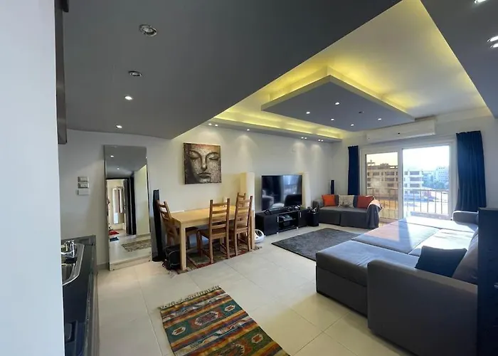 Comfortable Sunny Apart 16 Mins From Airport