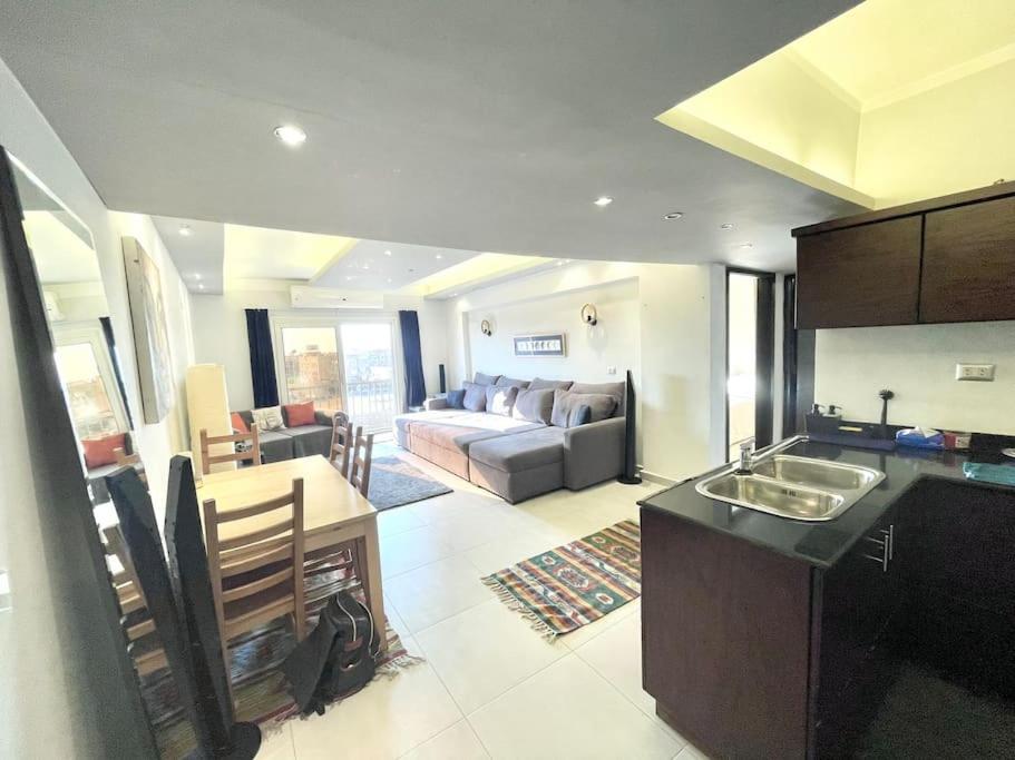 Comfortable Sunny 16 Mins From Airport