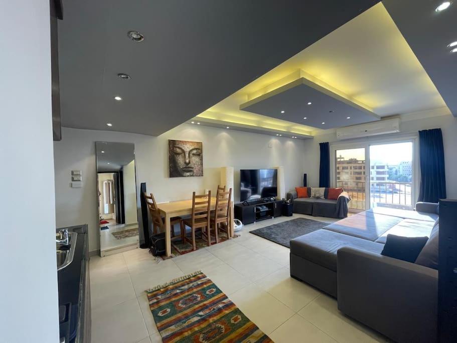 Comfortable Sunny 16 Mins From Airport Apartment Cairo